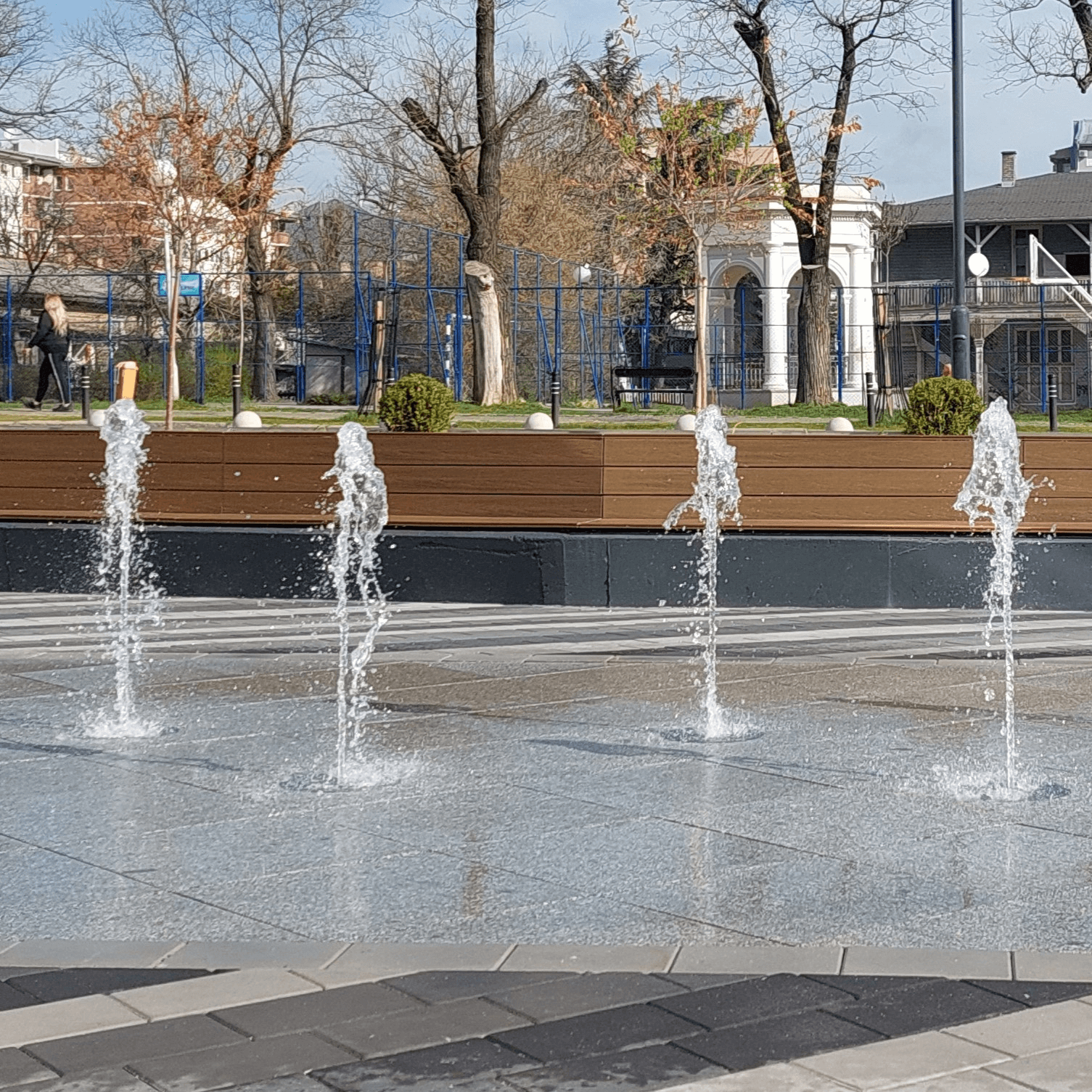 Fontana iz pločnika u Kragujevcu